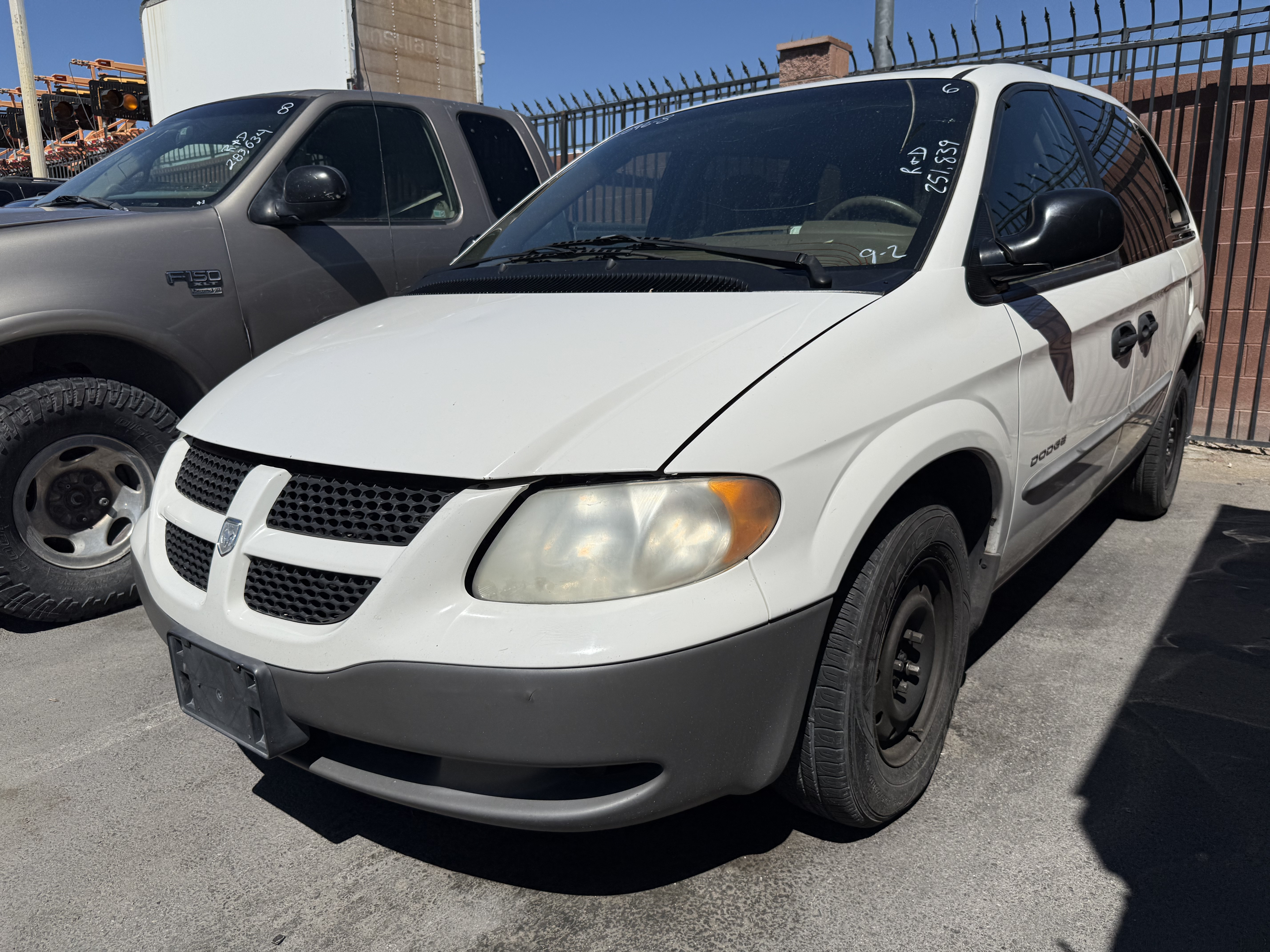 PUBLIC AUCTION 9/12/2025: 2001 DODGE GRAND CARAVAN